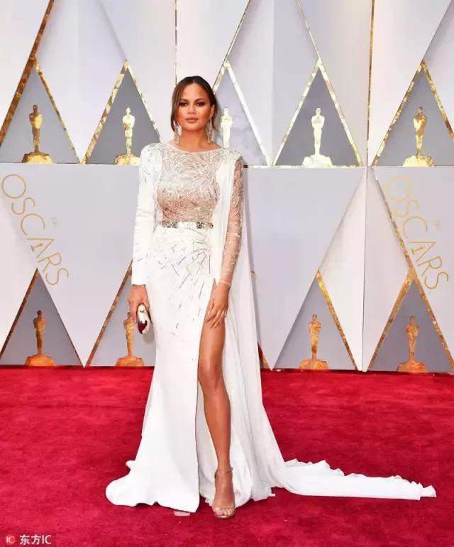 這麼簡單卻這麼紅今年出街率最高最流行的涼鞋竟然是它！