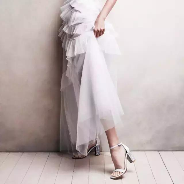 這麼簡單卻這麼紅今年出街率最高最流行的涼鞋竟然是它！