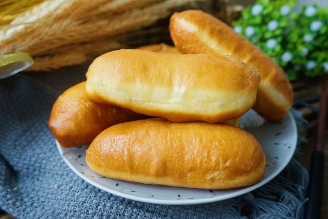 1碗麵粉，4個雞蛋，不用烤箱，不加一滴水，輕鬆做出鬆軟小麵包