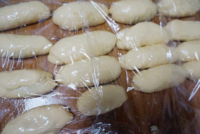 1碗麵粉，4個雞蛋，不用烤箱，不加一滴水，輕鬆做出鬆軟小麵包