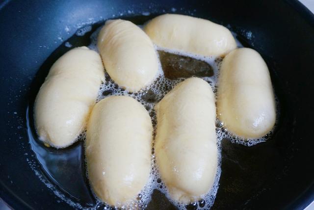 1碗麵粉，4個雞蛋，不用烤箱，不加一滴水，輕鬆做出鬆軟小麵包