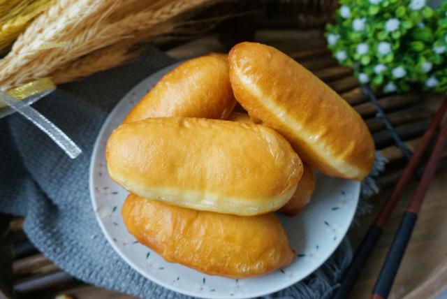 1碗麵粉，4個雞蛋，不用烤箱，不加一滴水，輕鬆做出鬆軟小麵包