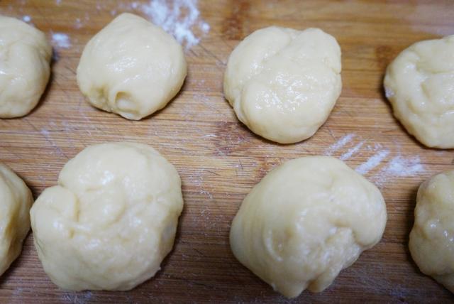 1碗麵粉，4個雞蛋，不用烤箱，不加一滴水，輕鬆做出鬆軟小麵包