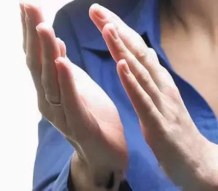 最簡便補氣法：清晨拍手效果好！