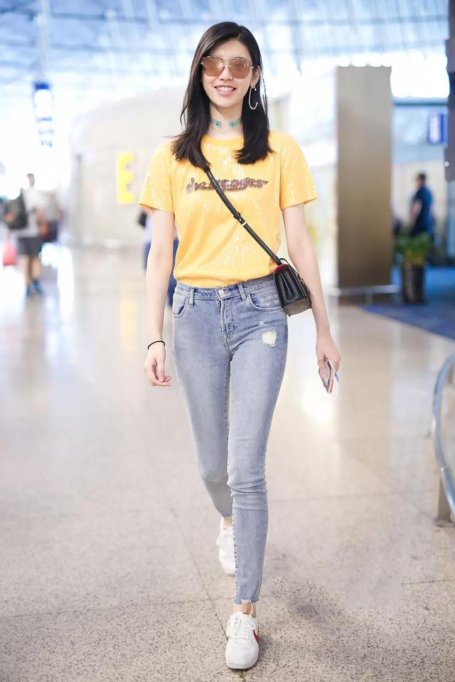 別老穿白T了，2018夏季彩色T卹會讓你有不一樣的時髦哦～