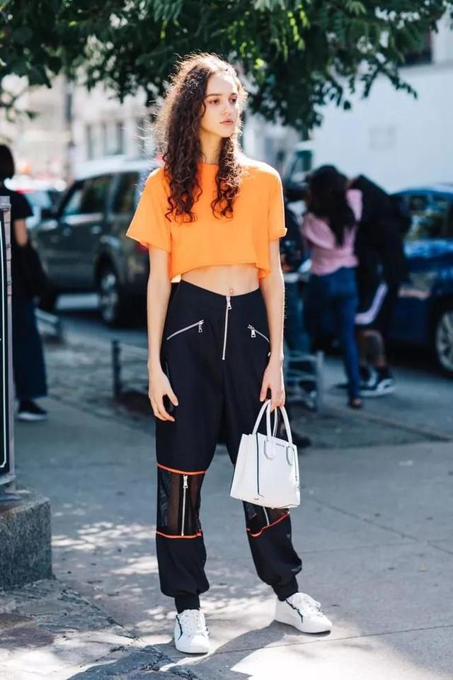 別老穿白T了，2018夏季彩色T卹會讓你有不一樣的時髦哦～