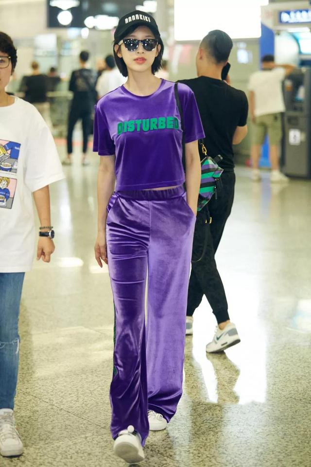 別老穿白T了，2018夏季彩色T卹會讓你有不一樣的時髦哦～