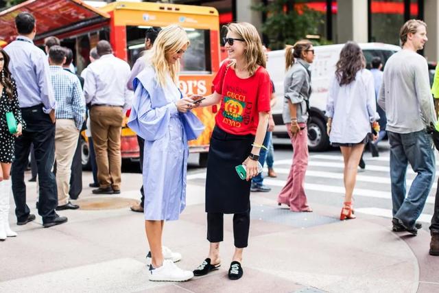 別老穿白T了，2018夏季彩色T卹會讓你有不一樣的時髦哦～