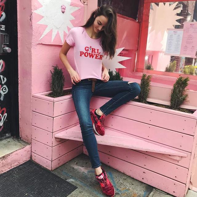 別老穿白T了，2018夏季彩色T卹會讓你有不一樣的時髦哦～