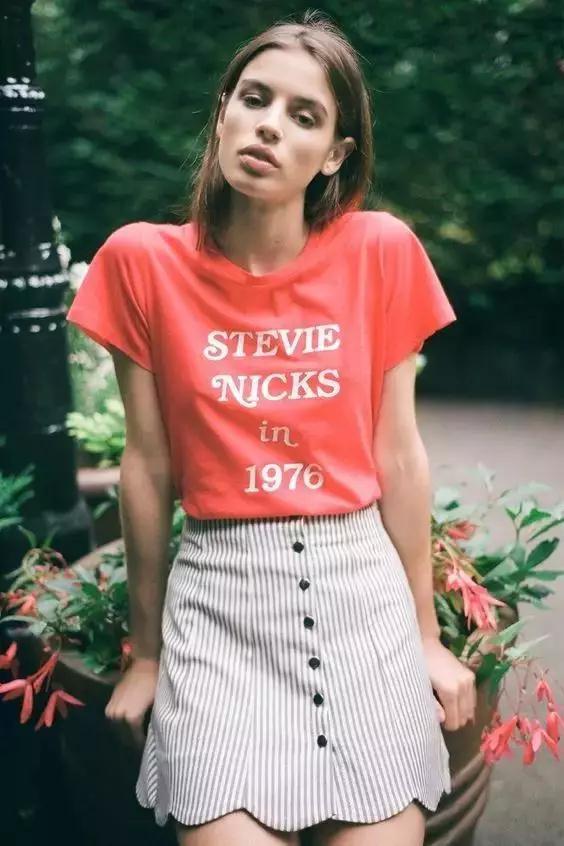 別老穿白T了，2018夏季彩色T卹會讓你有不一樣的時髦哦～