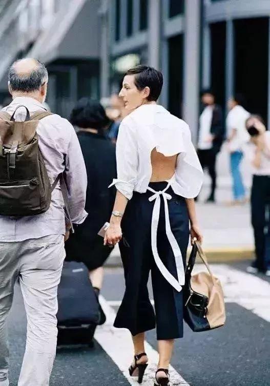 看歐非大牌如何把襯衫和闊腿褲搭配在一起穿出新的時尚感!