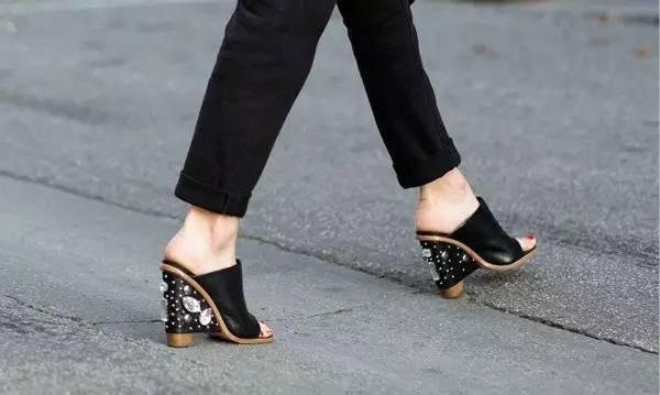 穿高跟鞋可有大風險！ 不如穿這雙好看，時髦，又不累~