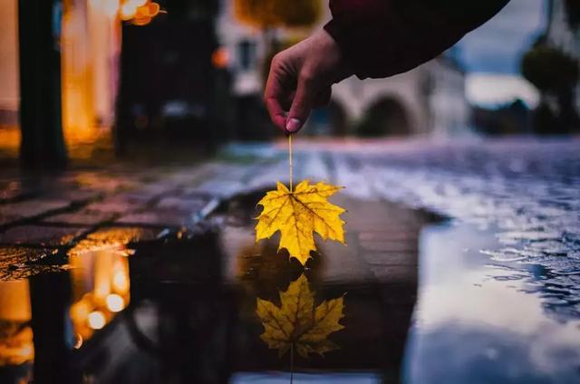 背著煩惱，日子難過，裝著快樂，人生輕鬆！