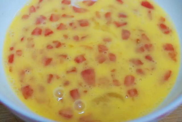 雞蛋和西紅柿的新吃法，早餐吃這個又營養又簡單，孩子很喜歡吃！