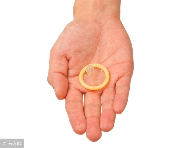 口腔潰瘍接吻，會不會被感染艾滋？ 醫生透露：一種情況真的有可能