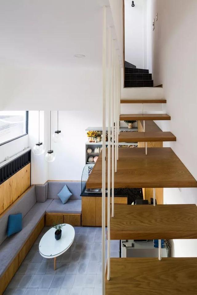 18㎡的複式小3層，一家三口居然住成了小別墅！