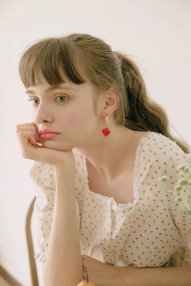 方領小上衣,復古中帶點小優雅