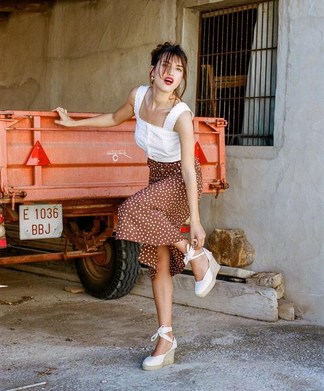 方領小上衣,復古中帶點小優雅