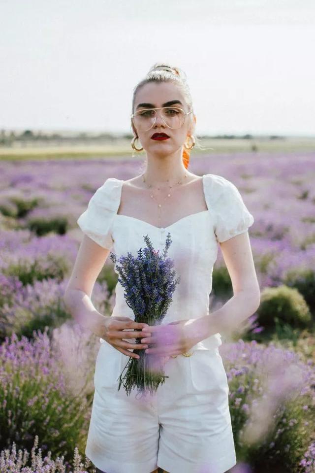 方領小上衣,復古中帶點小優雅