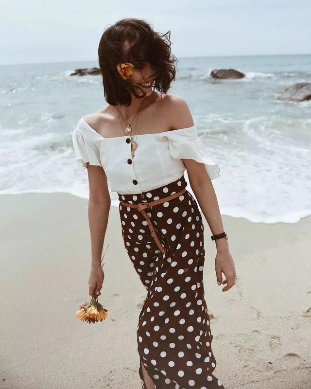 方領小上衣,復古中帶點小優雅