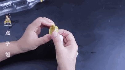 把筷子和塑料瓶綁在一起,解決了許多家庭的大難題,省錢又實用