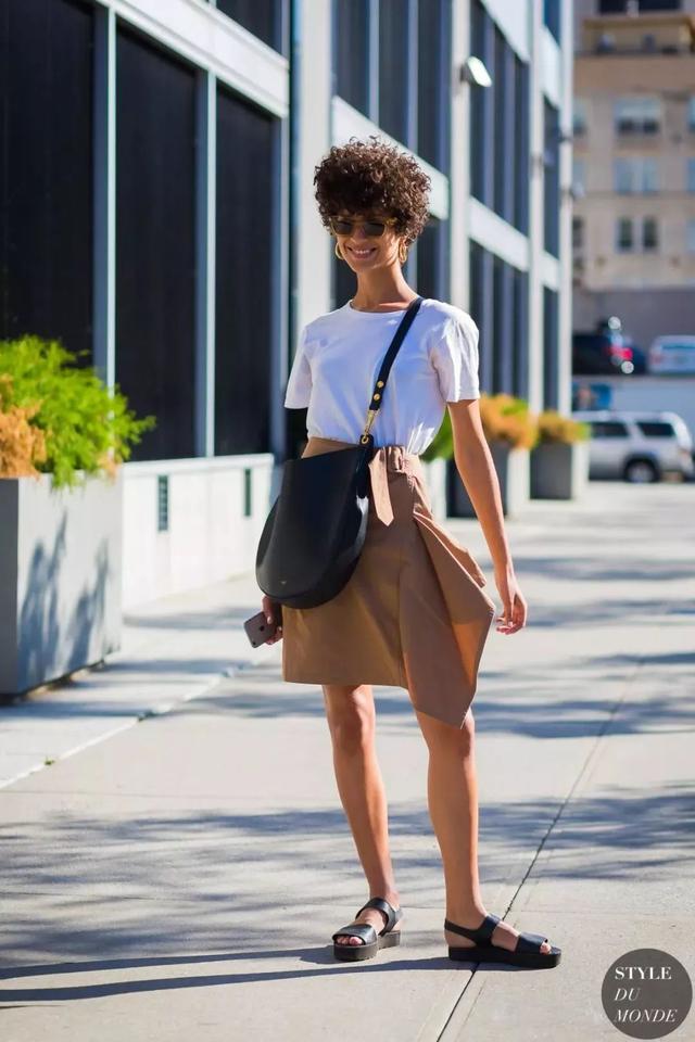 魚尾裙、傘裙、直筒裙，這個夏天你缺哪條？