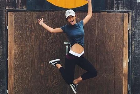 23歲健身達人，身高1米76還有馬甲線，看到她的顏值我羨慕了