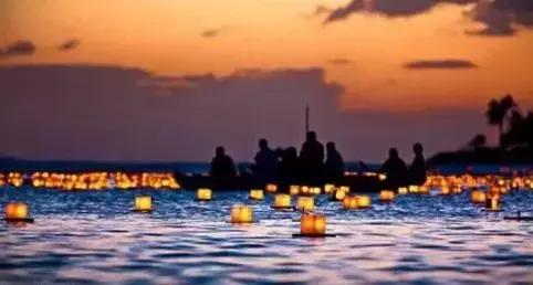 中元節，燃一柱清香，祭奠逝去的親人！