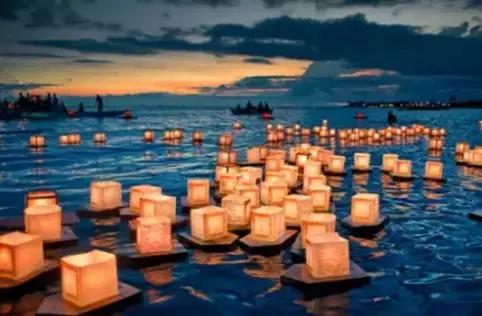 中元節，燃一柱清香，祭奠逝去的親人！