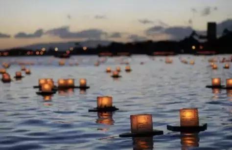中元節，燃一柱清香，祭奠逝去的親人！