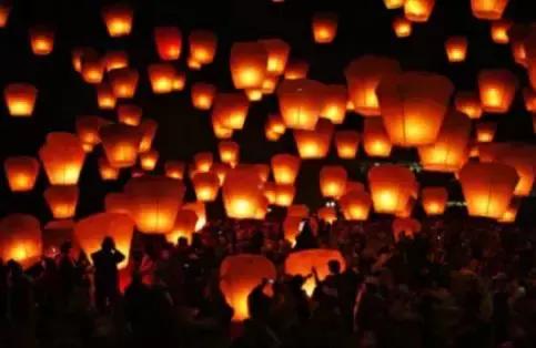 中元節，燃一柱清香，祭奠逝去的親人！