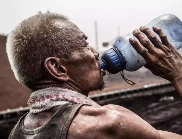 致每一個為生活努力奮鬥的人！