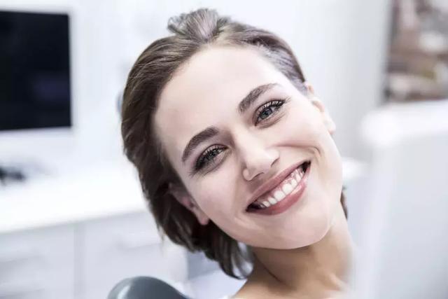 還在猶豫是否整牙，明星們默默變美都在靠它，你想知道的這篇都有