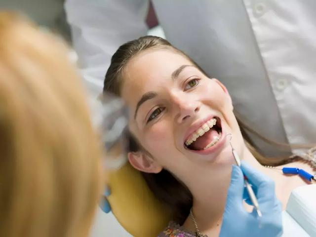 還在猶豫是否整牙，明星們默默變美都在靠它，你想知道的這篇都有