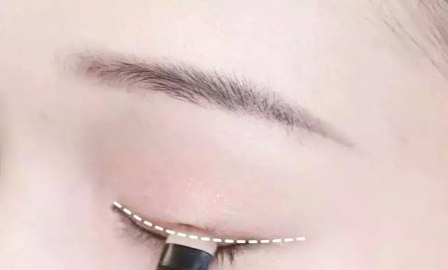 需要早起一個小時，十分鐘就能化個精緻出門妝