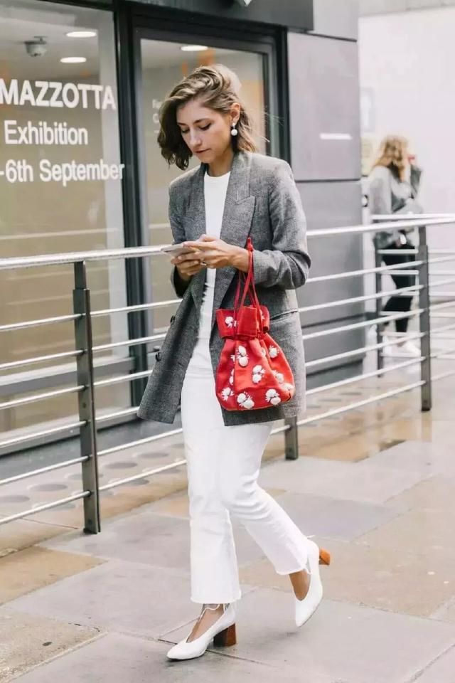 白T卹+西裝，入秋最簡單的懶人時髦穿搭法！