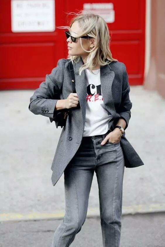 白T卹+西裝，入秋最簡單的懶人時髦穿搭法！