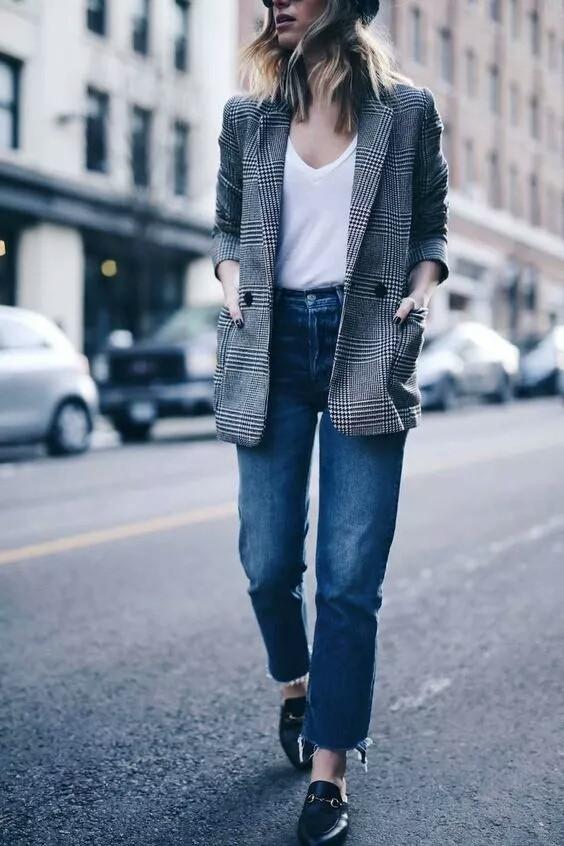 白T卹+西裝，入秋最簡單的懶人時髦穿搭法！