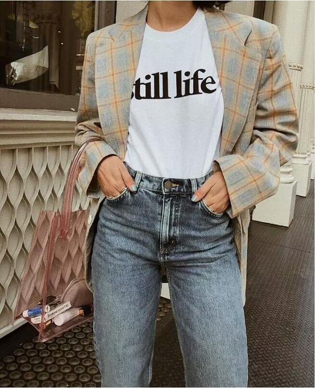 白T卹+西裝，入秋最簡單的懶人時髦穿搭法！