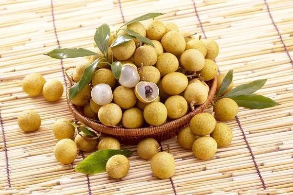 這幾種水果吃多了，竟會加速胃病癌變！ 胃不好的人，必須牢記！