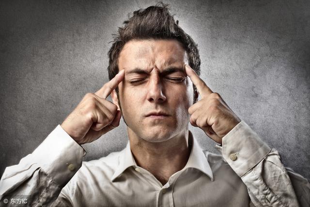 心理學：一個人越沒出息，就越有這兩種窮思維，注定難成大事