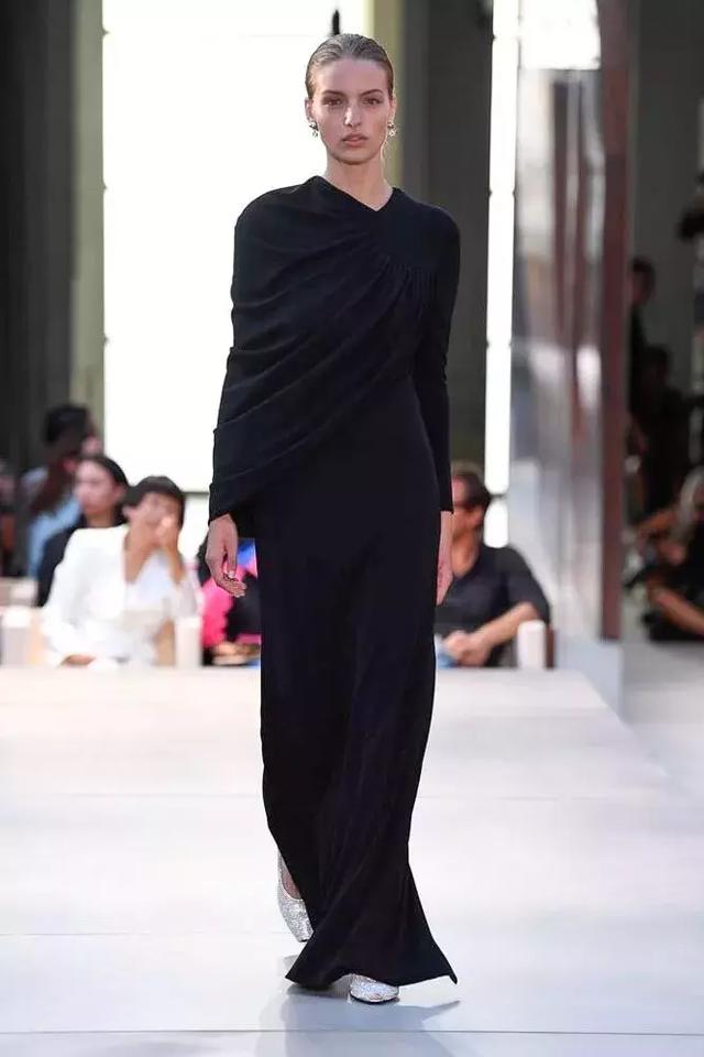 全新的Burberry有多時髦？ 看完這篇想買下一整季