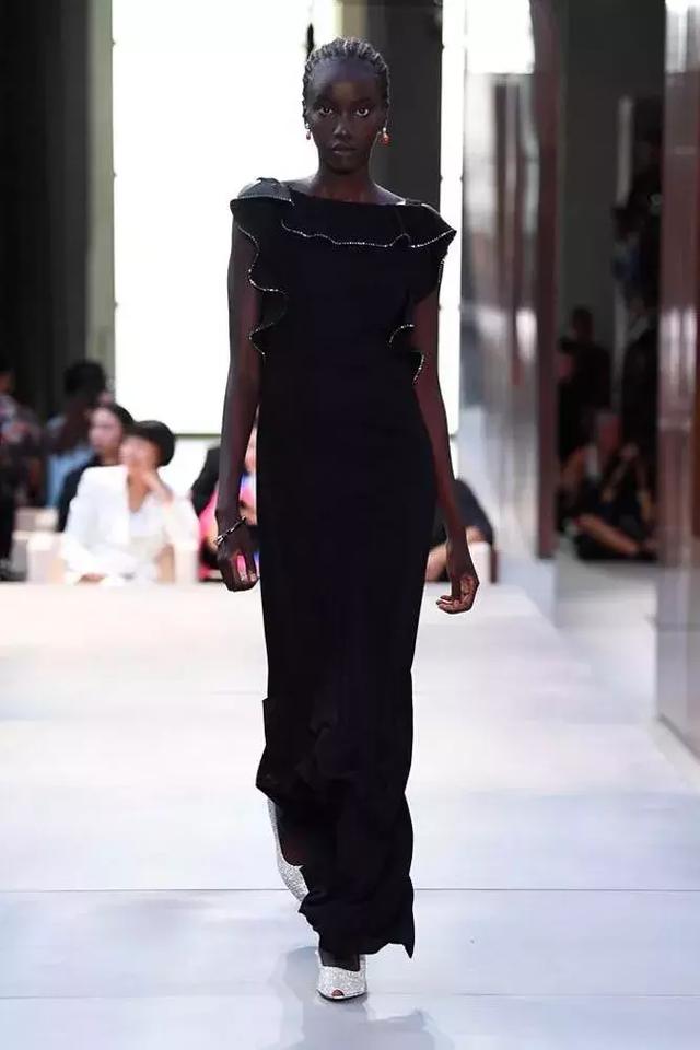 全新的Burberry有多時髦？ 看完這篇想買下一整季