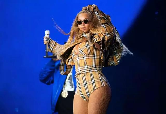 全新的Burberry有多時髦？ 看完這篇想買下一整季