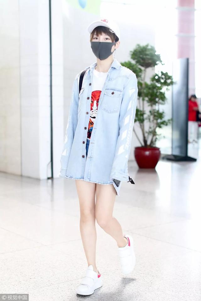 牛仔夾克光腿穿，遠比你想的更時髦