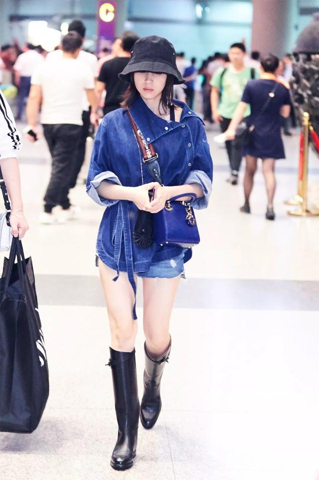 牛仔夾克光腿穿，遠比你想的更時髦