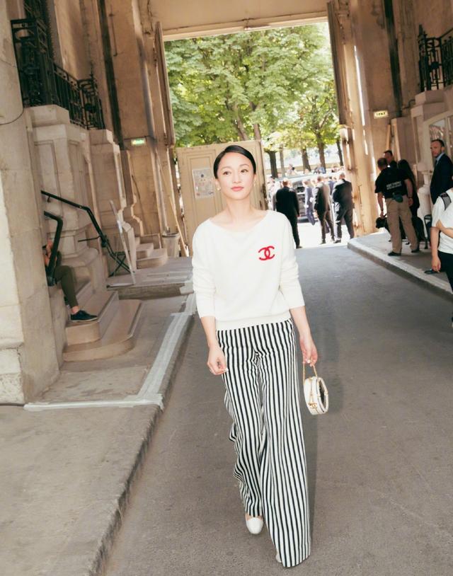 今年秋冬最火的元素,得是時髦經典的條紋元素!