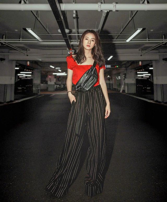 今年秋冬最火的元素,得是時髦經典的條紋元素!