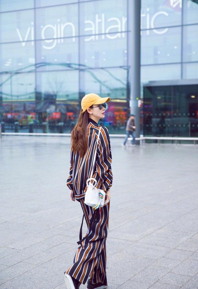 今年秋冬最火的元素,得是時髦經典的條紋元素!