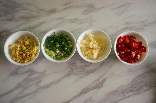 粉條這樣做，勁道爽口，比肉還香，8歲兒子能吃2大碗米飯